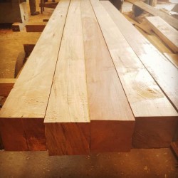 Columnas Eucaliptus 4" x 4" - x Mt. Lineal